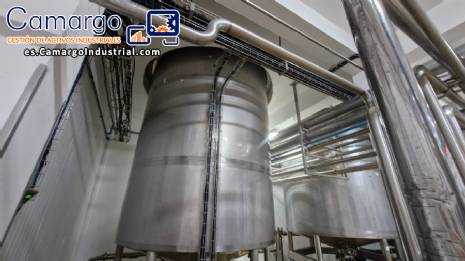Tanque de acero inoxidable de 12.000 litros con aislamiento t�rmico