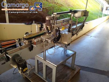 Etiquetadora para botellas planas y cil�ndricas Bauch Campos