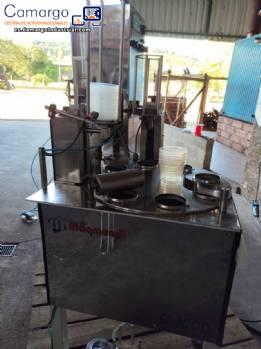 Selladora y tapadora rotativa de macetas de pl�stico Maqmundi, 1200 macetas por hora