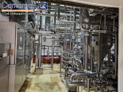 Tanques reactores de procesamiento en acero inoxidable, 1140 litros, con v�lvulas de bombeo.