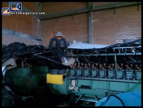 Máquina para producción de lana de acero