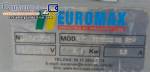 Empacadora Euromax para la formaci�n de pacas de productos.