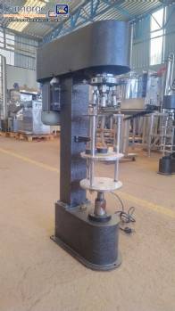 M�quina roscadora para tapones de aluminio, tapones pilfer y tapones de pl�stico