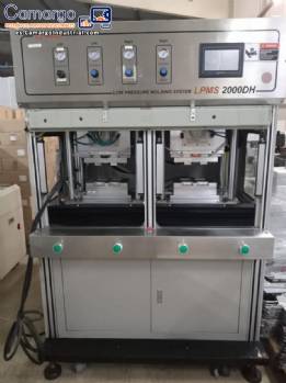 L�nea de producci�n para moldeo por inyecci�n de bater�as y piezas de pl�stico.