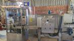 M�quina etiquetadora con t�nel de vapor para mangas y prensa de botellas
