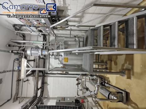 Tanque dispersor de polvo en acero inoxidable, 500 litros, con bomba Netzsch y válvulas Alfa Laval. Tanque dispersor de polvo en acero inoxidable, 500 litros, con bomba Netzsch y válvulas Alfa Laval.